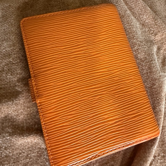 Louis Vuitton Vibrant Orange Epi Leather Agenda - Picture 2 of 15